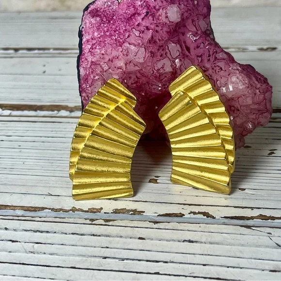 CRAFT Vintage 80’s MCM Art Deco Gold Tone Fan Signed Statement Clip On Earrings - Picture 1 of 10
